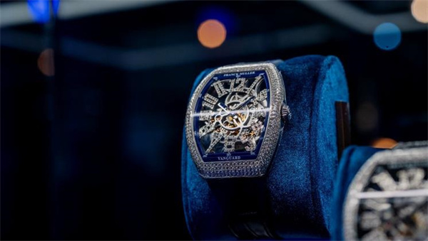 法穆兰手表走快了处理办法详解(图) 法穆兰手表走快了处理办法详解(图)